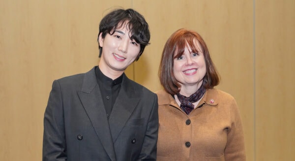 Two SIOP members posing for a photo
