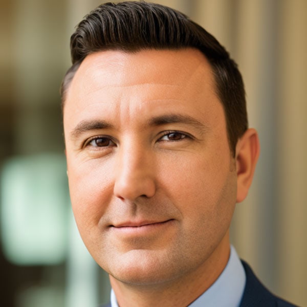 Peter J.Reiley's headshot