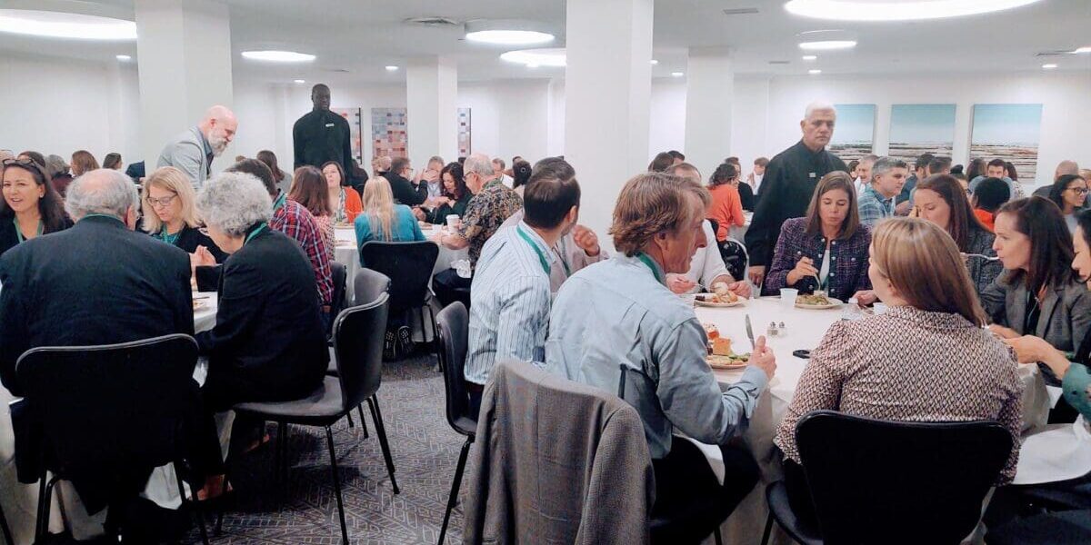 SIOP Leading Edge Consortium attendees sitting and enjoying dinner