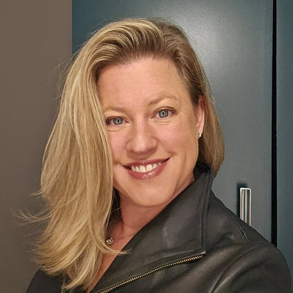 Alexis Fink's headshot
