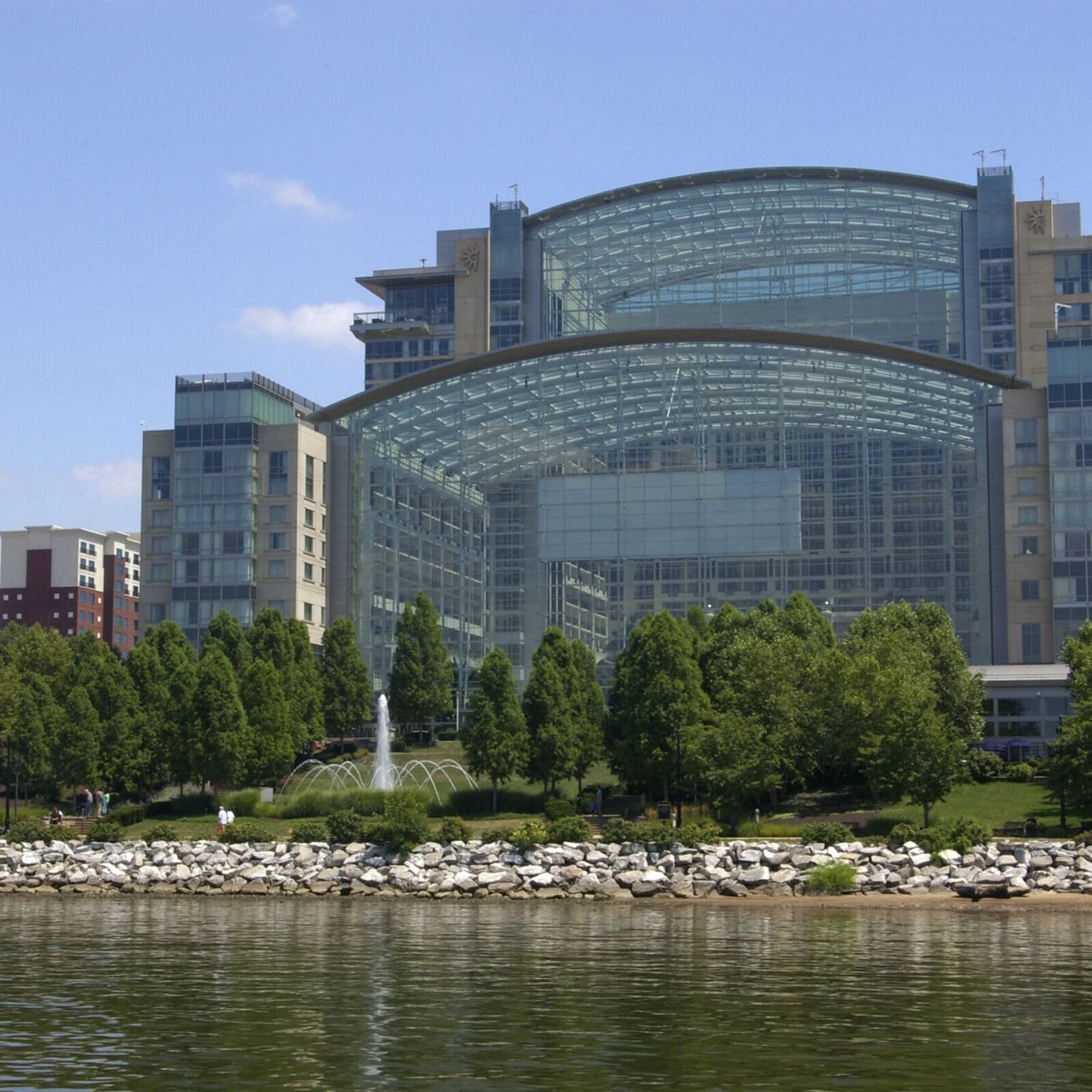 GaylordNationalResortFromRiver